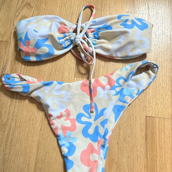 cute floral bikini set! size M - Picture 1 of 2